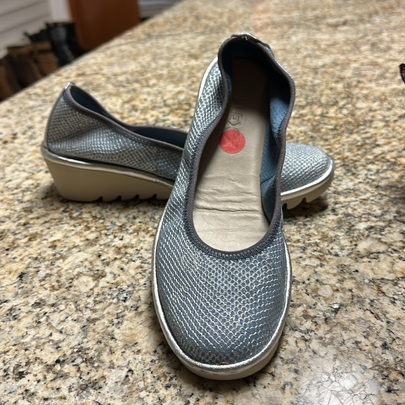 NWOT WOMENS “THE FLEX” COMFORT WEDGES SIZE 6 1/2 COLOR IS A SILVERY LIGHT BLUE - Picture 2 of 12